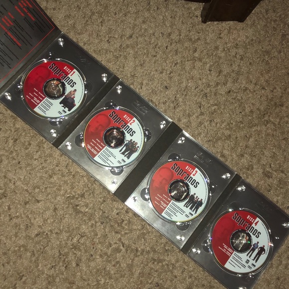 Sopranos The Complete First Season - Picture 5 of 5